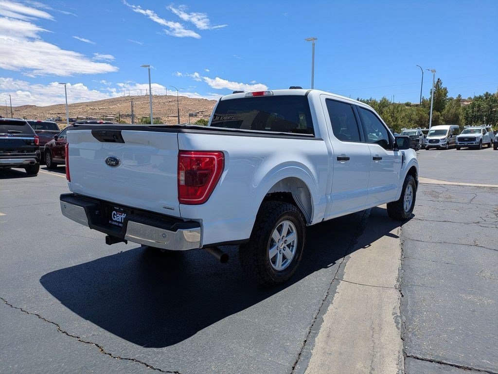 Used 2022 Oxford White Ford XLT image 3