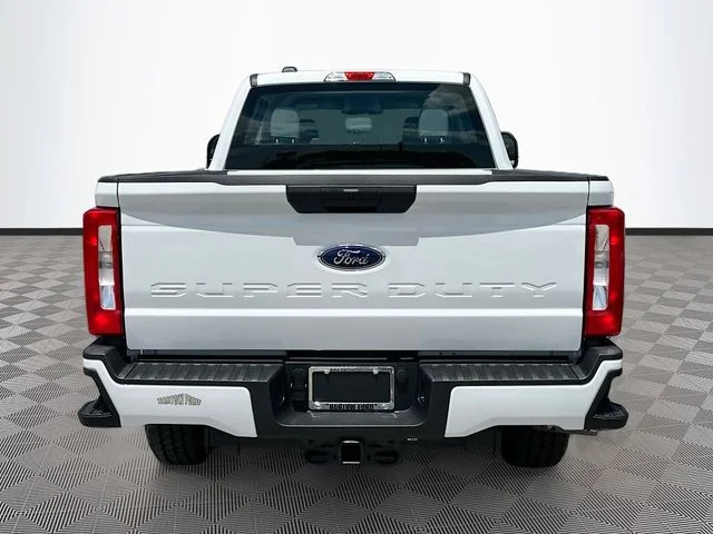 New 2026 Oxford White Ford XL image 5