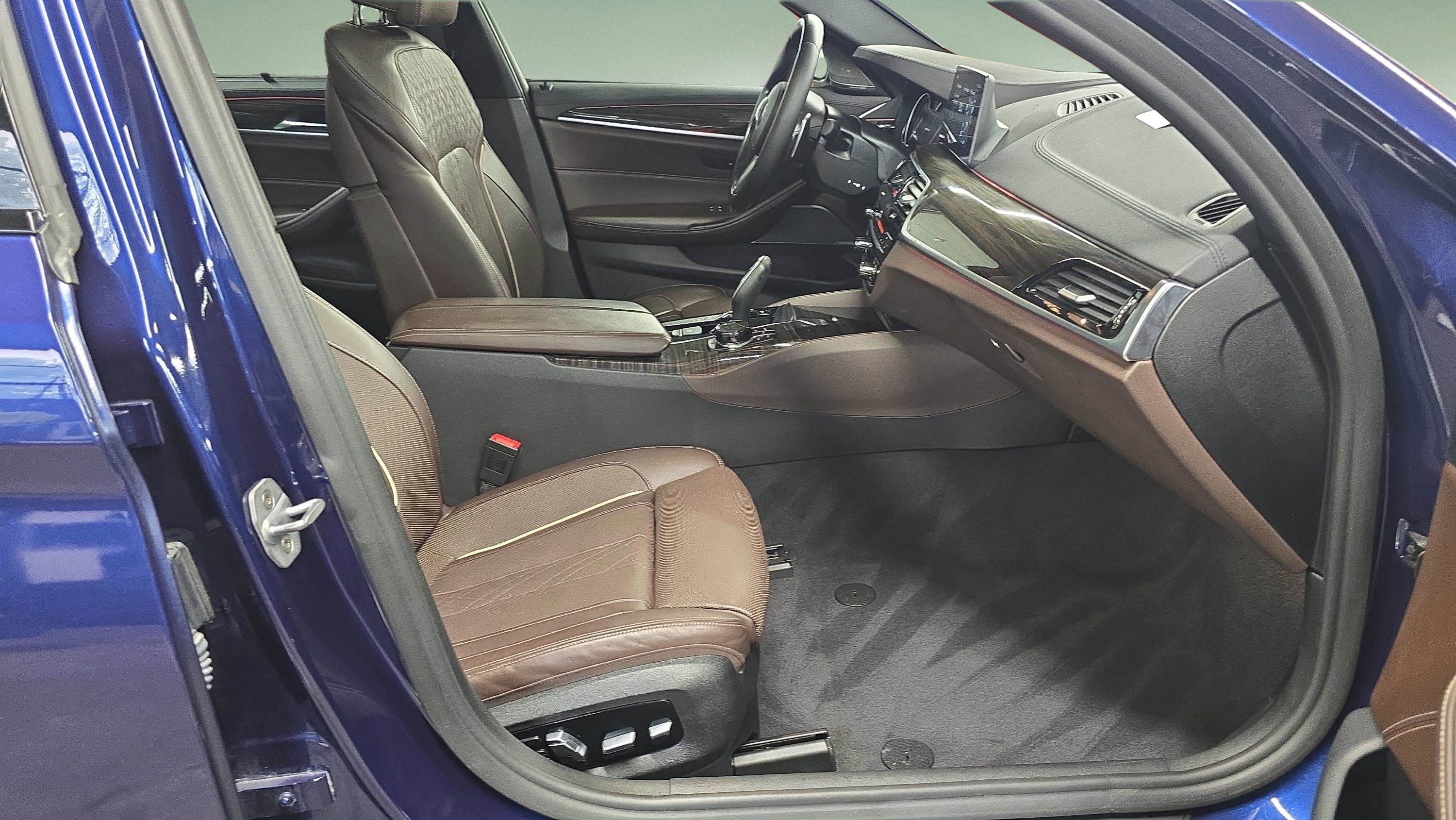Used 2018 Blue BMW M550i xDrive image 10