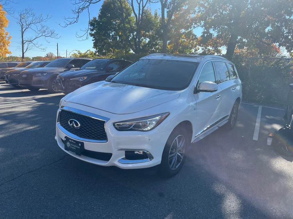 Used 2018 White INFINITI Base image 6