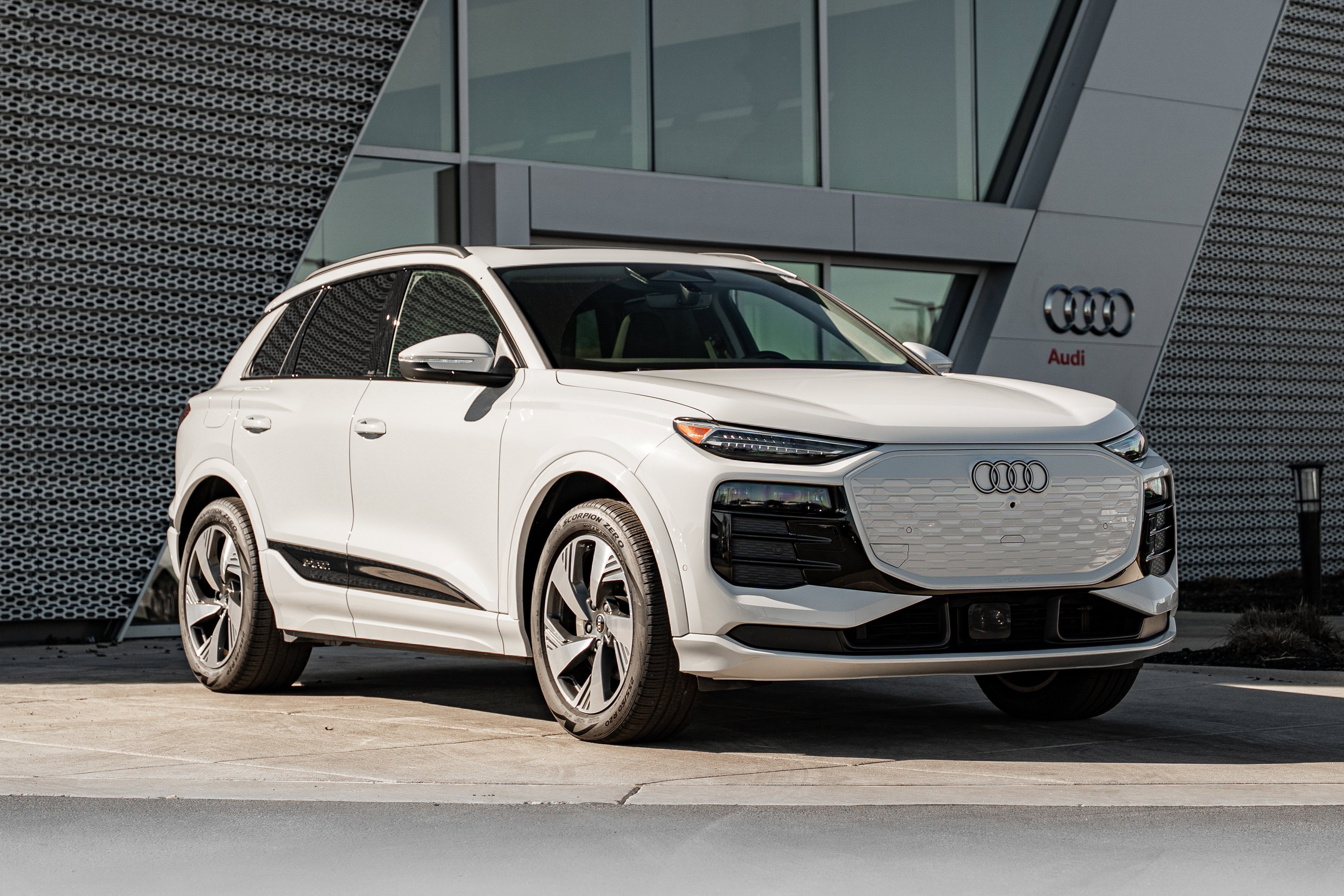 2025 Audi Q6 e-tron Premium Plus quattro's photo