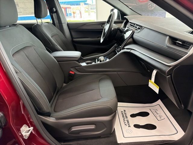 New 2026 Velvet Red Pearl-Coat Exterior Paint Jeep Laredo image 12