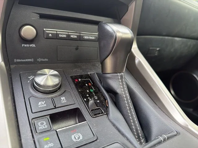 Used 2018 Silver Lexus 300h image 20