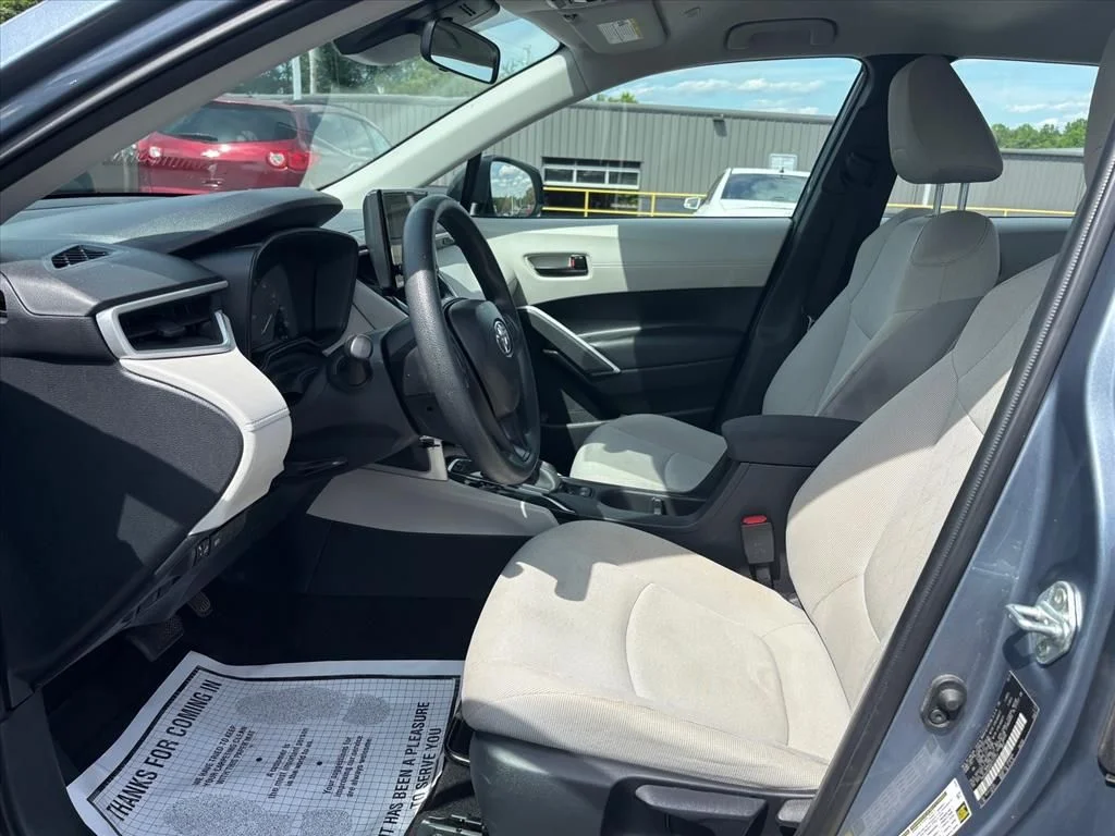 Used 2024  Toyota L image 11