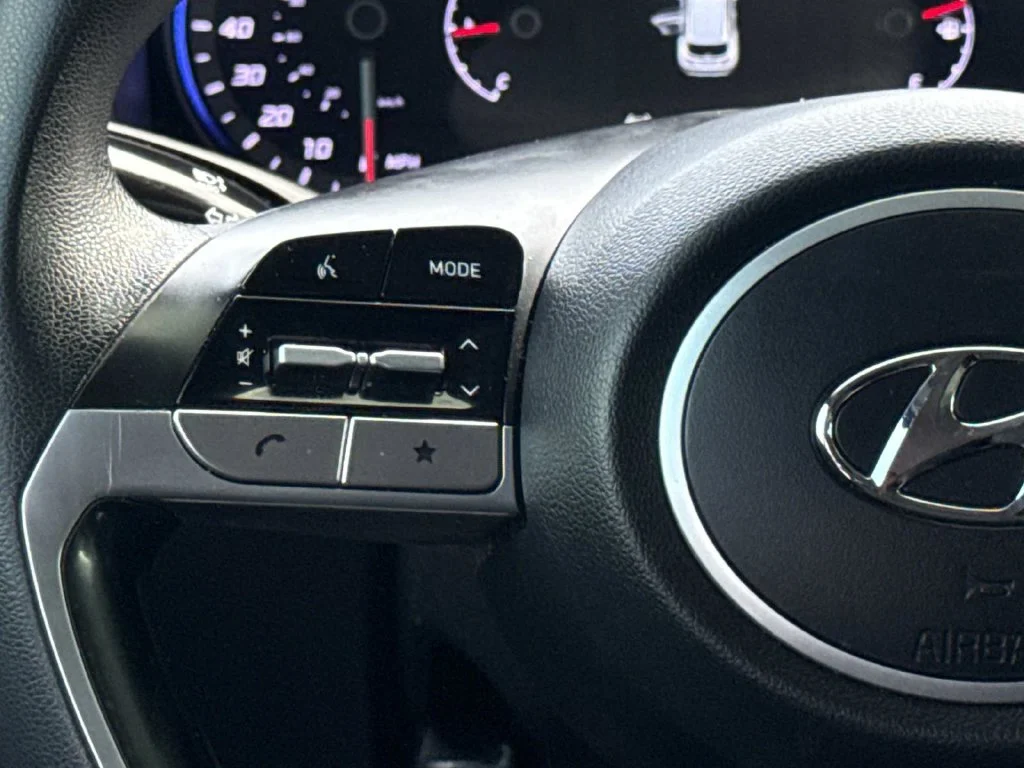 Used 2022 Black Hyundai SEL image 13