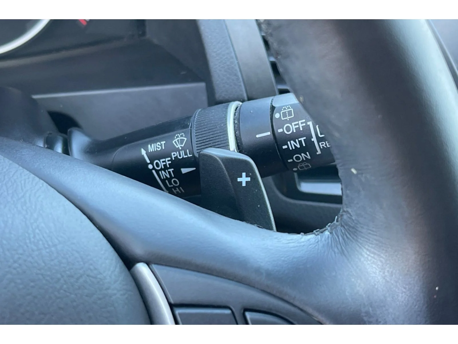Used 2017 White Diamond Pearl Acura w/AcuraWatch Plus image 40