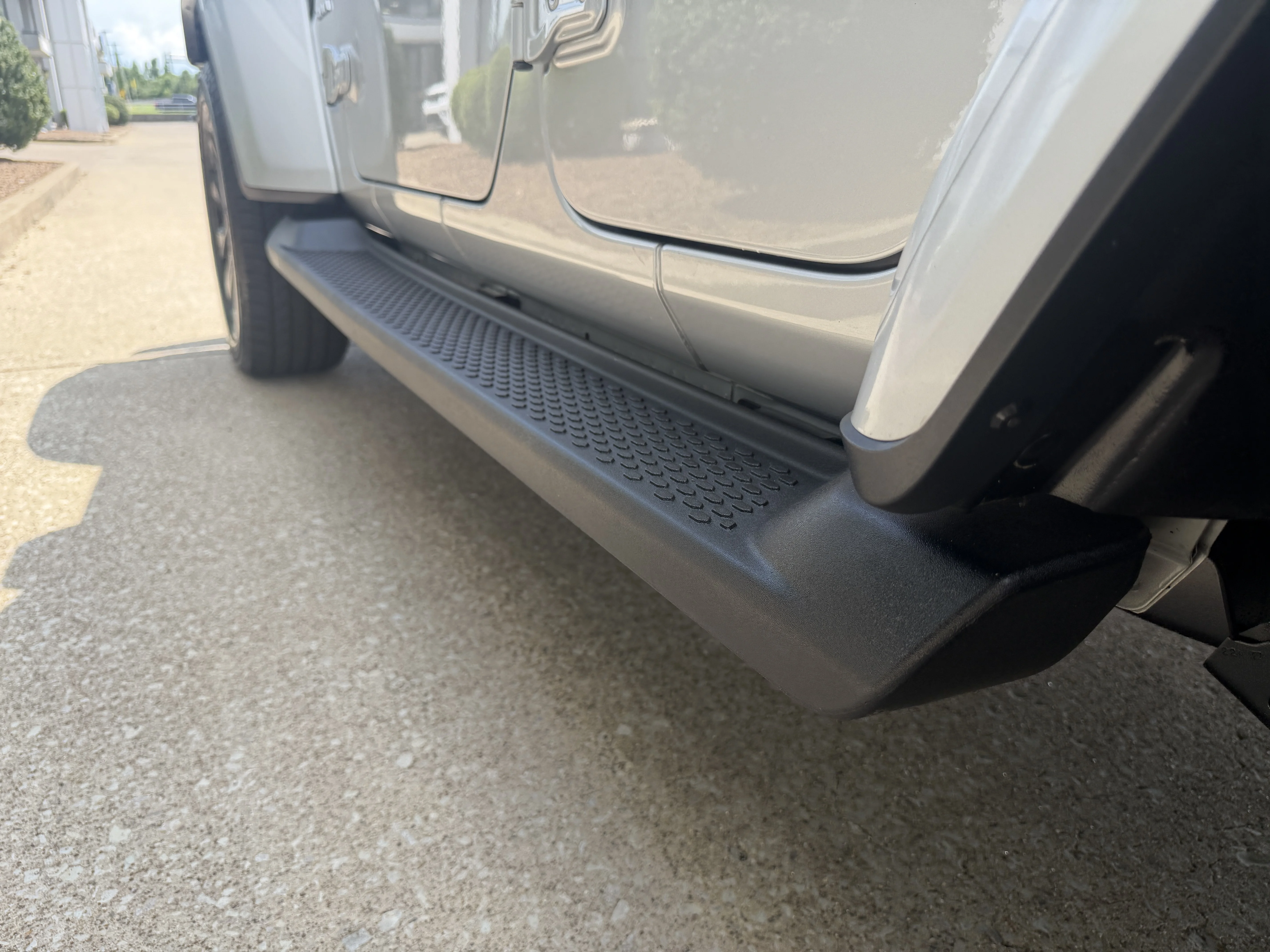 Used 2022 Silver Zynith Clearcoat Jeep Unlimited Sahara image 17