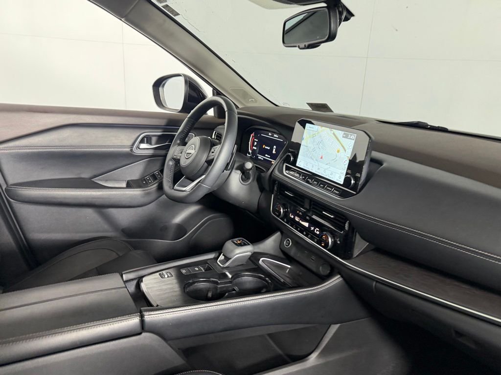 Used 2023 Black Nissan Platinum image 33