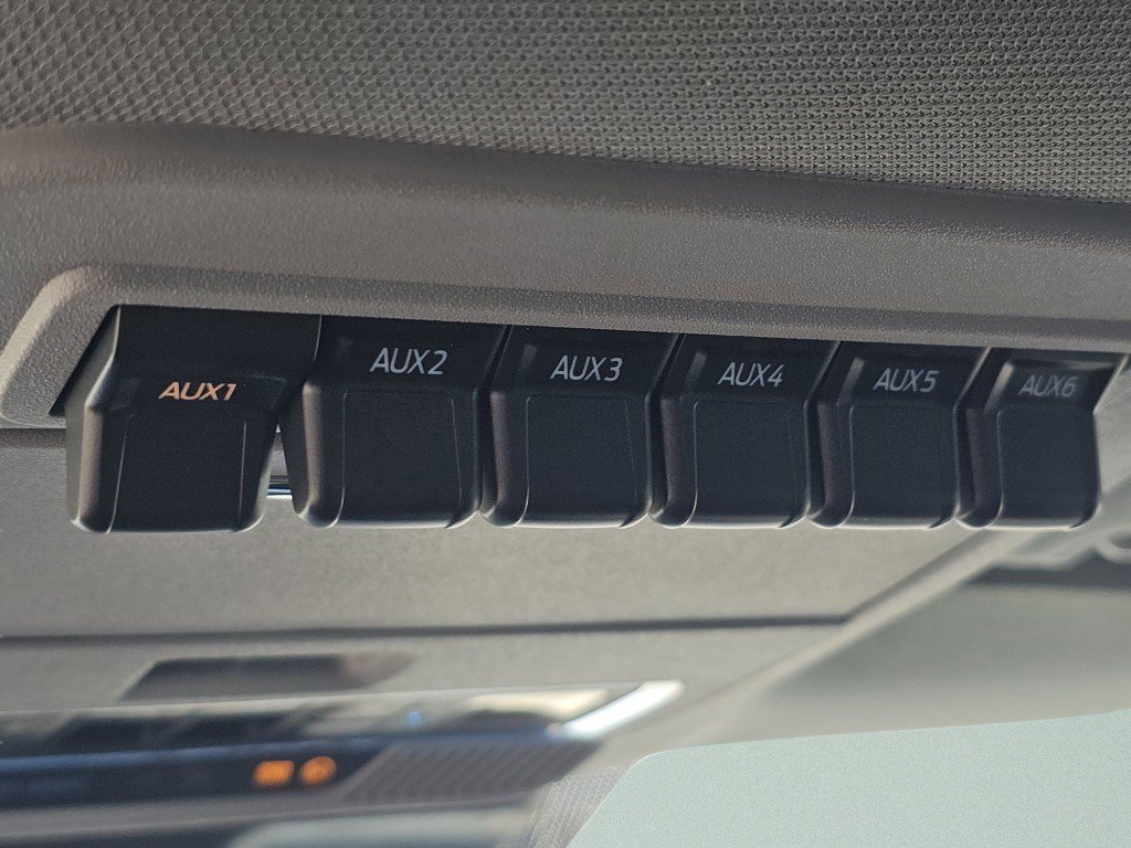 New 2026 Oxford White Ford LARIAT image 16