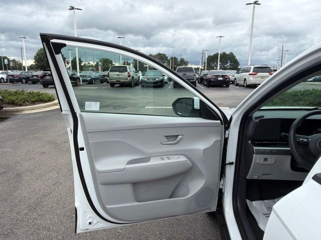 Used 2024 White Hyundai SEL image 24