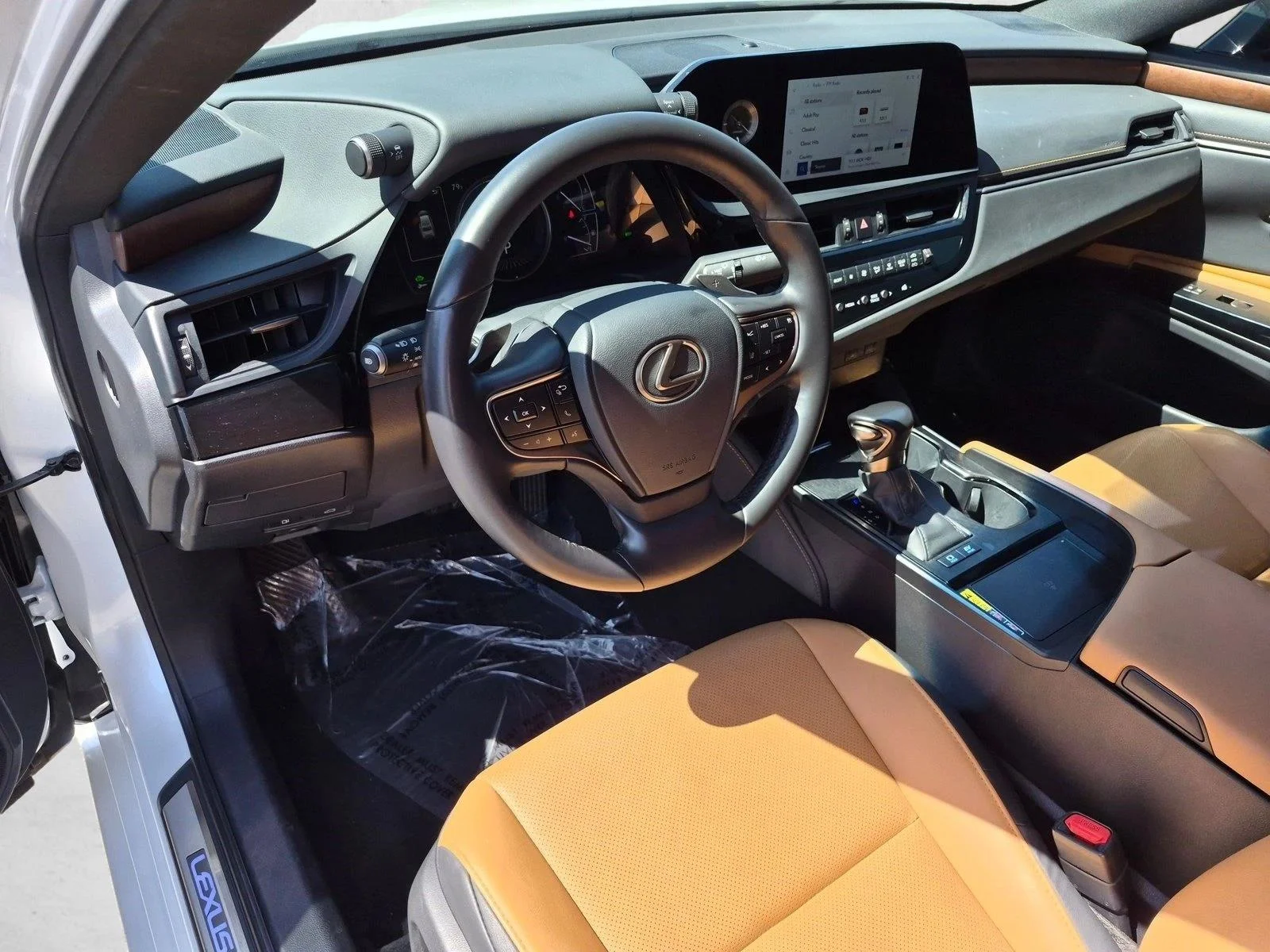 Used 2025 Eminent White Pearl Lexus ES 300h image 11