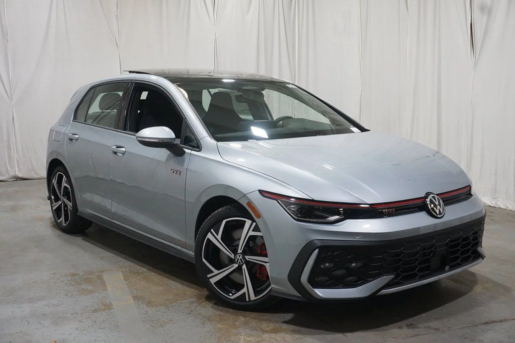 New 2026 Alpine Silver Volkswagen 2.0T SE image 3