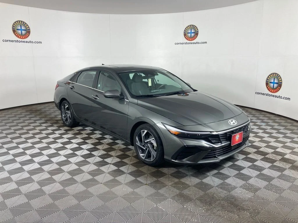 Used 2025 Gray Hyundai SEL Convenience image 18