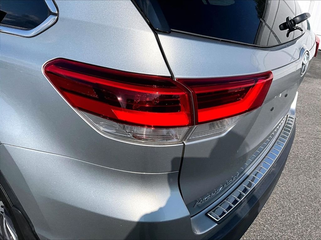 Used 2019 Celestial Silver Metallic Toyota XLE image 33