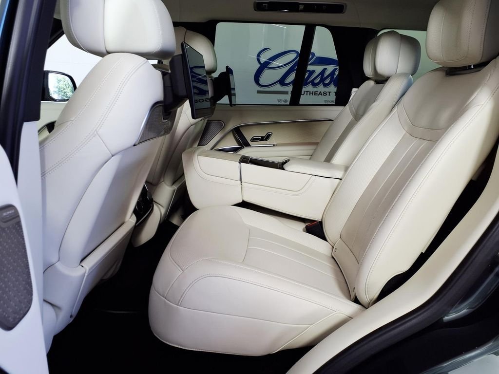 Used 2024 Green Land Rover Autobiography image 8