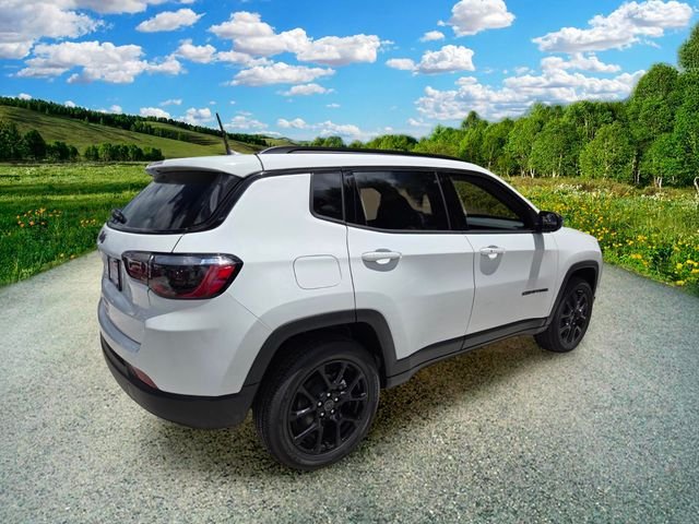 New 2026 Bright White Clearcoat Jeep Latitude image 7