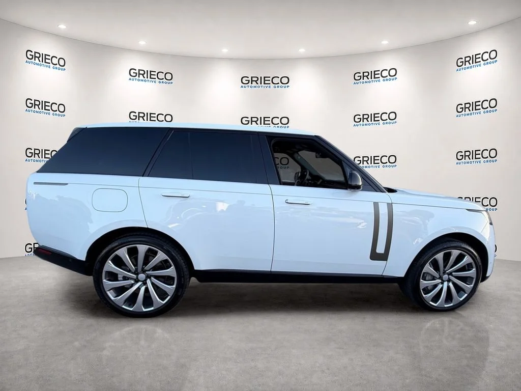 Used 2025 Ostuni Pearl White Land Rover SE image 7