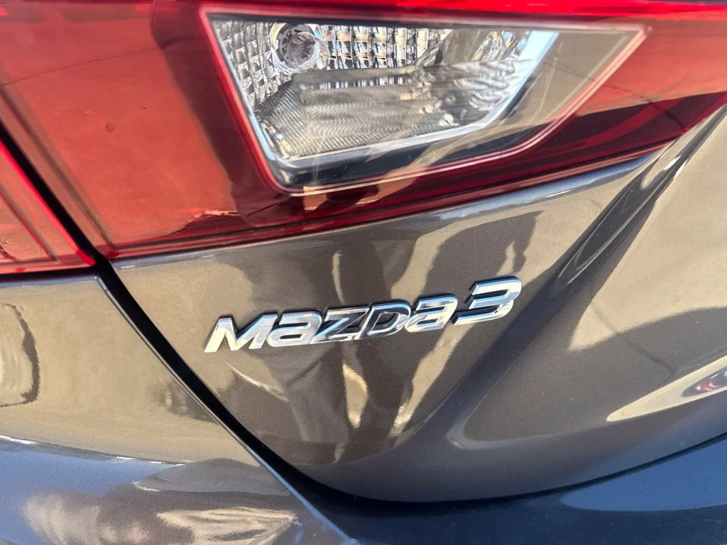 Used 2016 Silver Mazda i Sport image 5