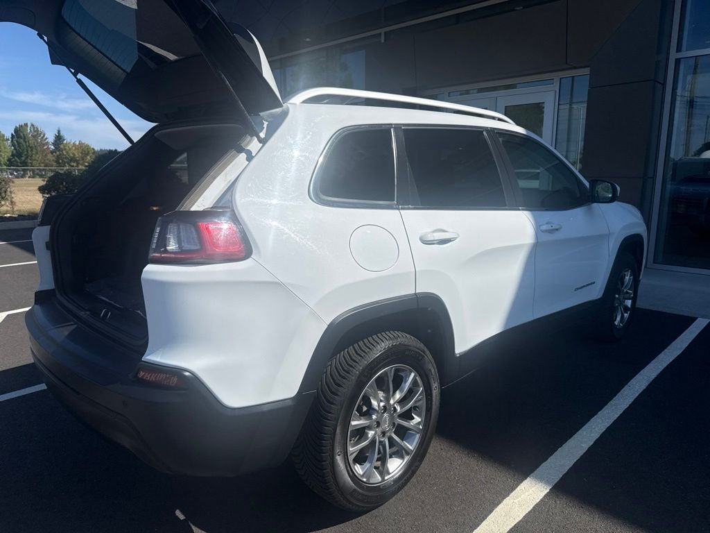 Used 2021 White Jeep Latitude Plus image 3