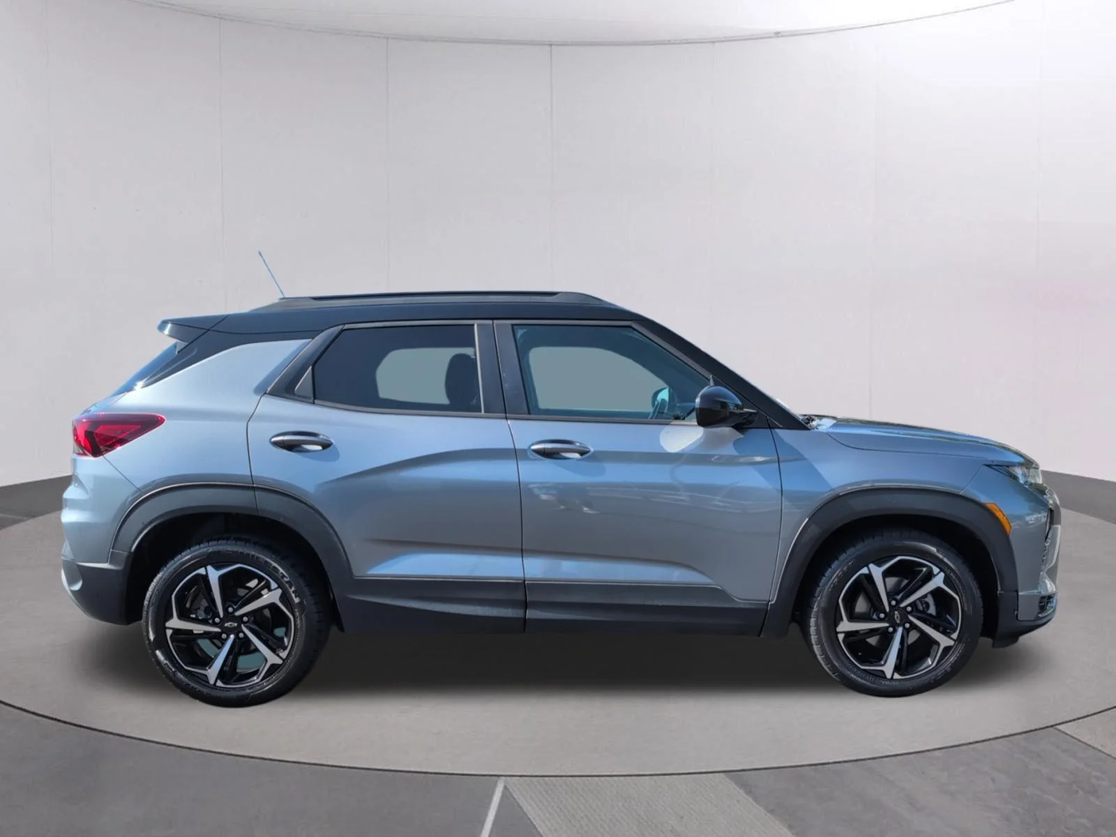 Used 2021 SATIN STEEL METALLIC Chevrolet RS image 6
