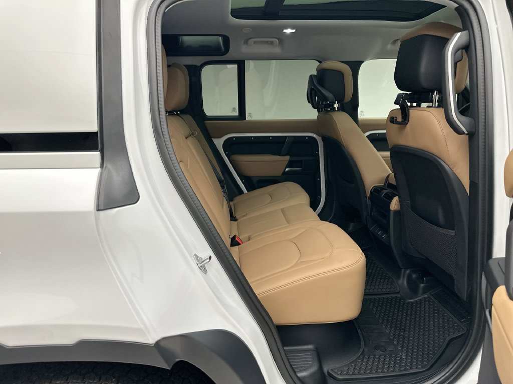 New 2026 Fuji White Land Rover S image 7