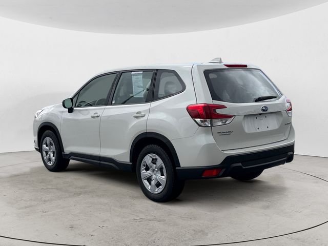 Used 2022 White Subaru  image 7