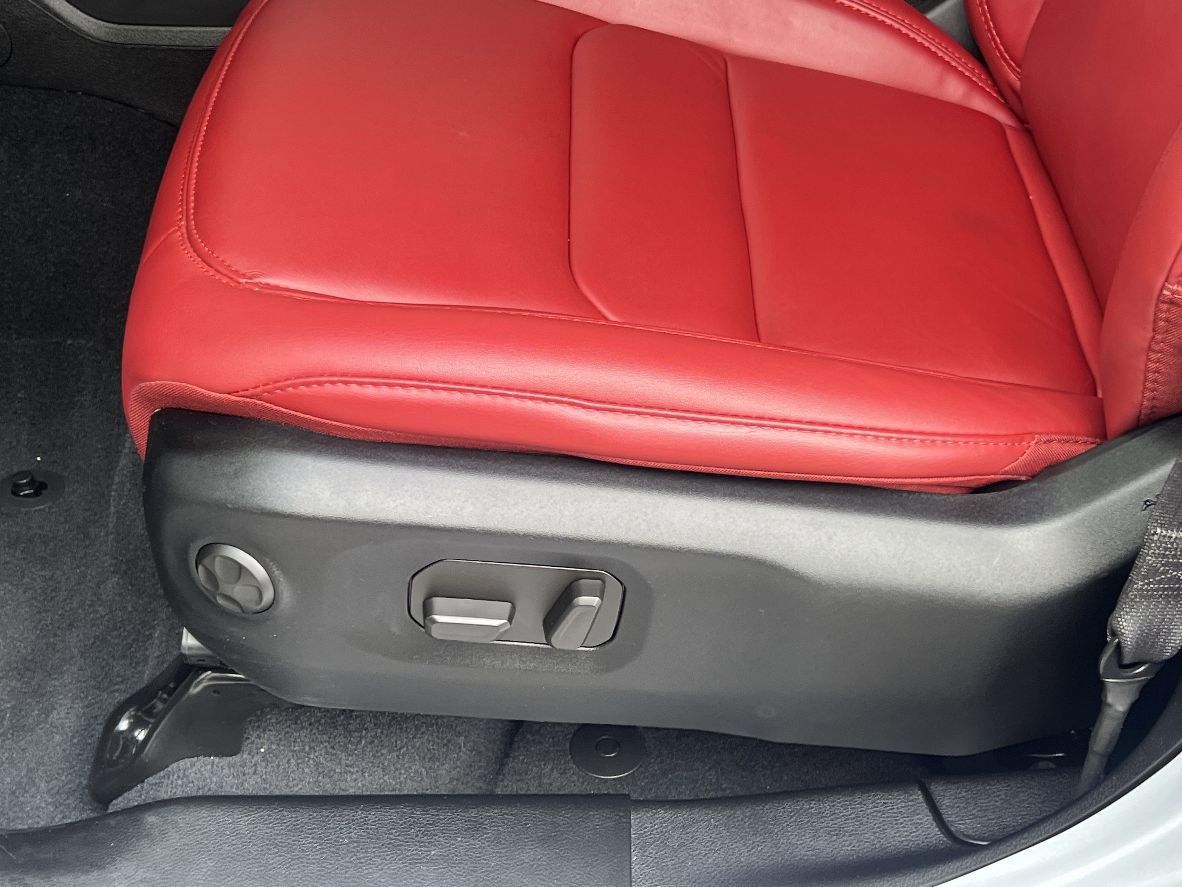 Used 2024 Silver Zynith Clearcoat Jeep Rubicon 392 image 12