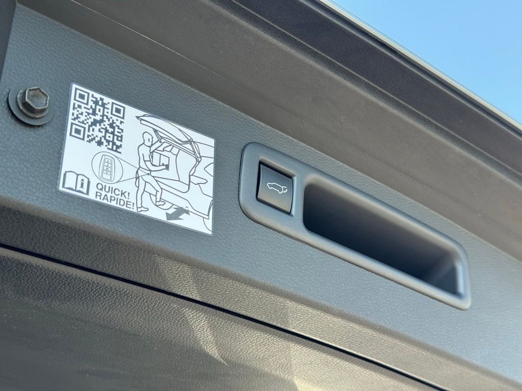 Used 2024  Toyota Platinum image 12
