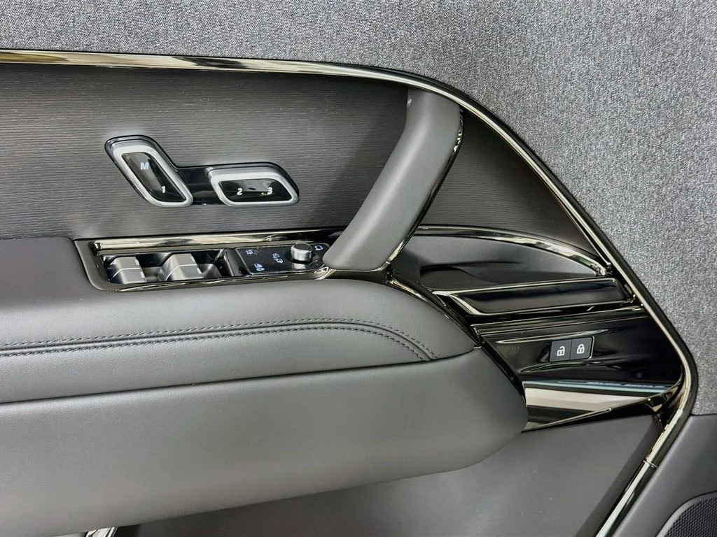 New 2026 Borasco Grey Land Rover Dynamic SE image 18