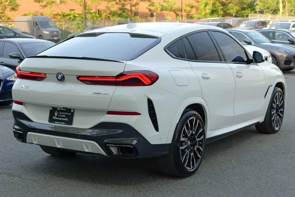 Used 2024 Alpine White BMW xDrive40i image 7