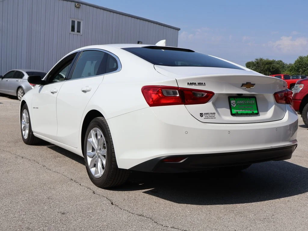 Used 2024 White Chevrolet LT image 3