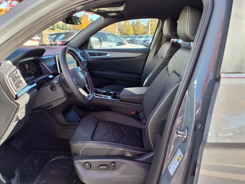 New 2026 Pure Gray Volkswagen 2.0T SE w/Technology image 9