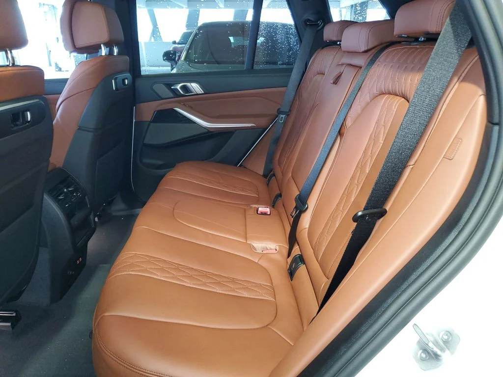 Used 2026 White BMW sDrive40i image 11