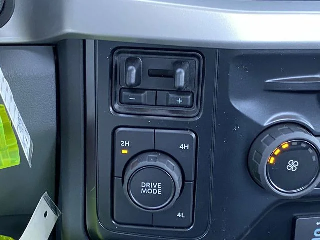 New 2025 Oxford White Ford F-550® XL image 19