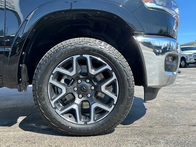 New 2026 Diamond Black Crystal Pearl-Coat Exterior Paint RAM Laramie image 16