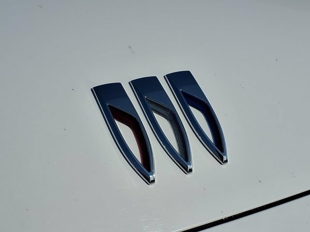 Used 2025 Summit White Buick Preferred image 27