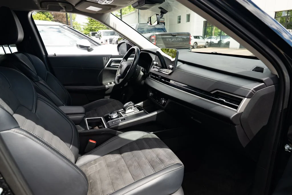 Used 2024 Black Mitsubishi SE image 24