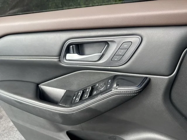 Used 2023 Gray Nissan SL image 29