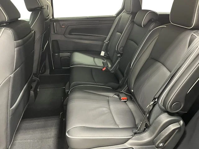 New 2026 Platinum White Pearl Honda Touring image 23