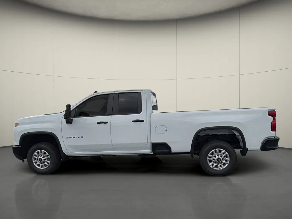 New 2026 Summit White Chevrolet WT image 4