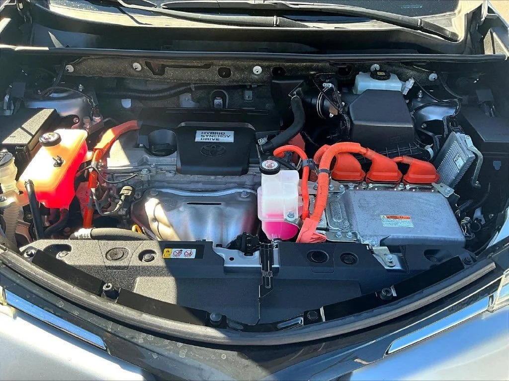 Used 2018 Silver Sky Metallic Toyota LE image 27