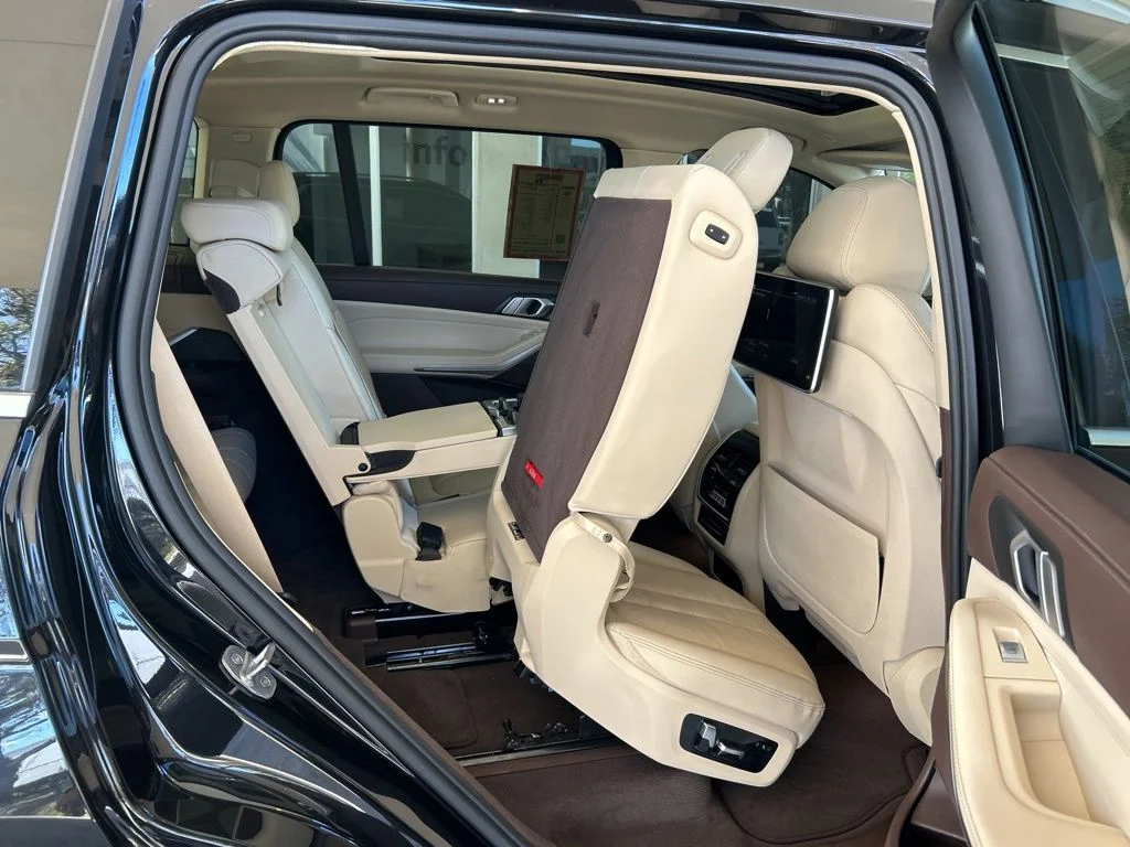 Used 2019 Black BMW xDrive40i image 38