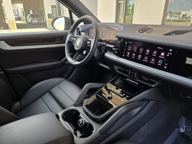 2025 Porsche Cayenne Base - Photo 21