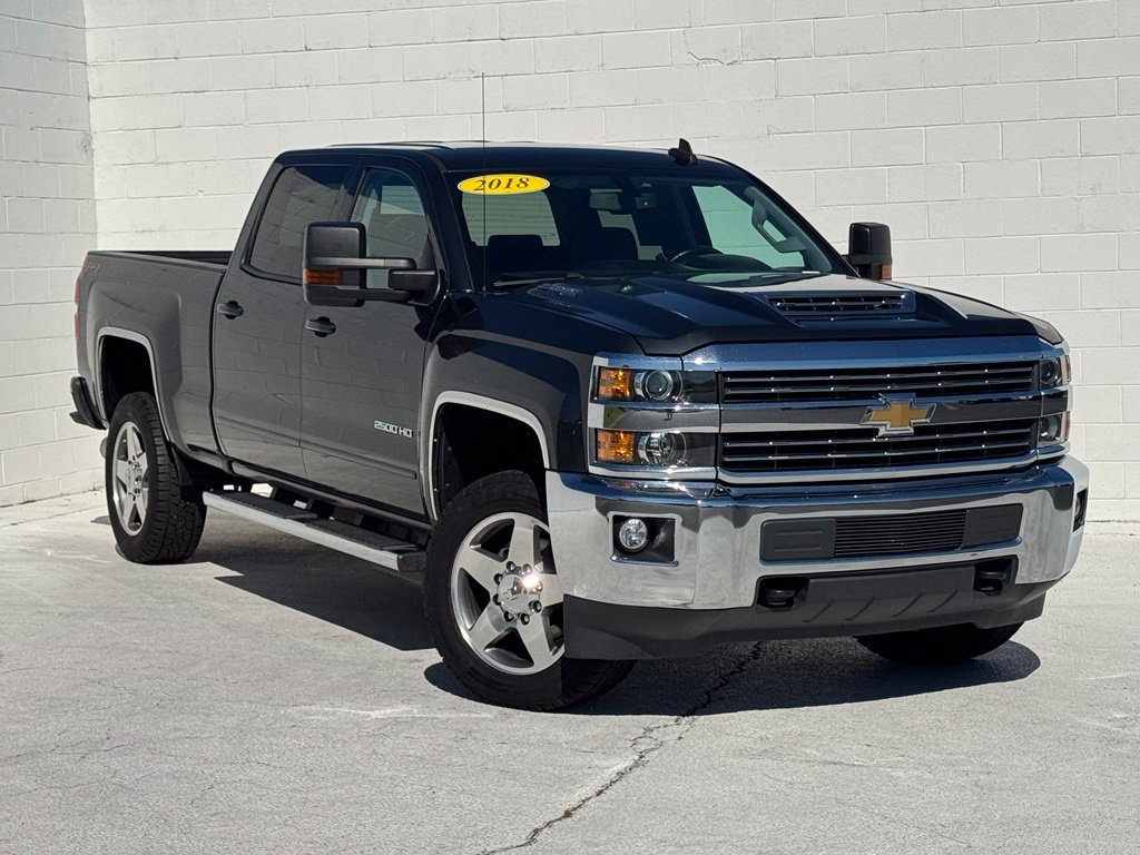 Used 2018 Gray Chevrolet LT image 2