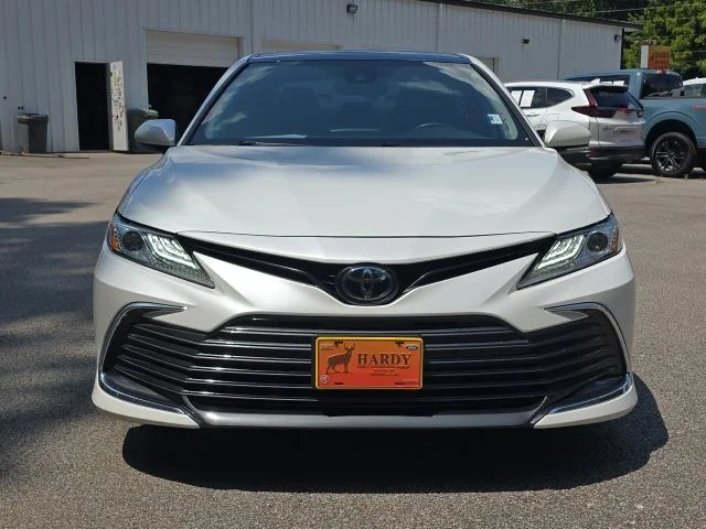 Used 2023 Beige Toyota XLE image 9