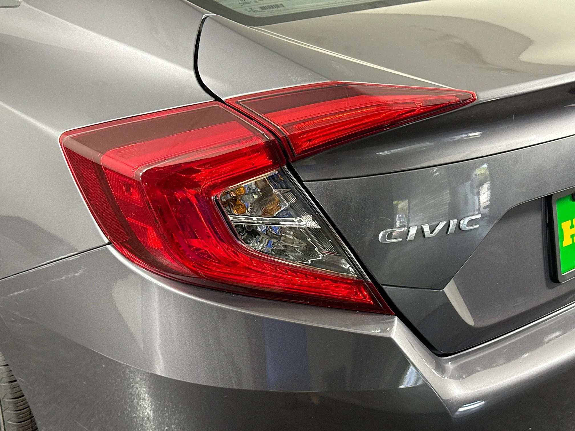Used 2018 Modern Steel Metallic Honda LX image 31
