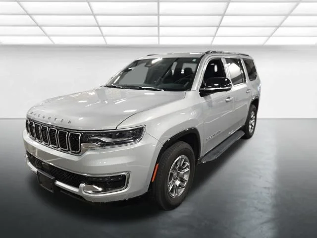 Used 2023 Silver Jeep Base image 8