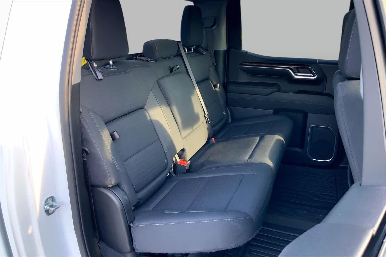 Used 2023 Summit White GMC Elevation image 18