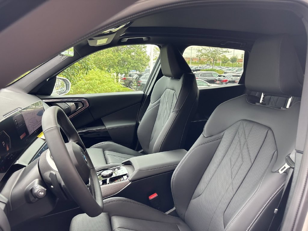 New 2026 Mineral White Metallic BMW 30 xDrive image 10