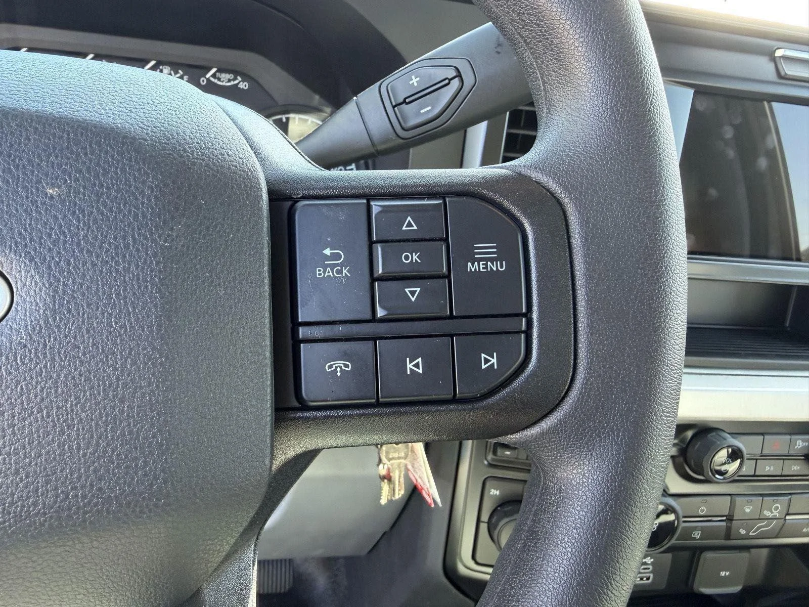 Used 2025  Ford XL image 10